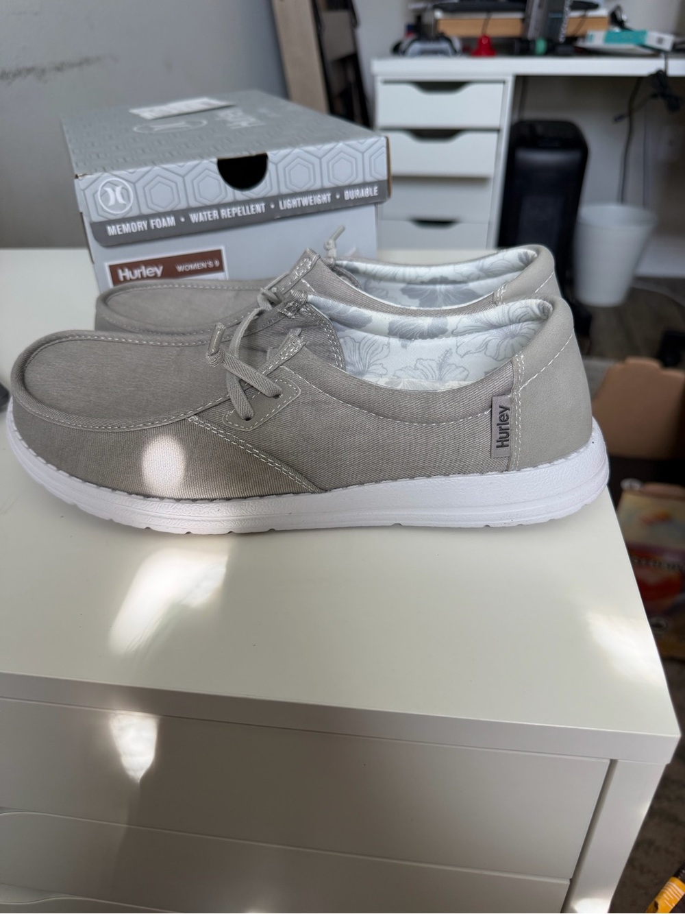 Hurley Women's Light Gray Slip-On Casual Sneakers